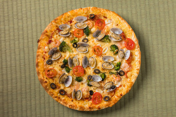 シーフードピッツア　Seafood pizza