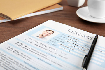 Obraz premium Resume form on table, closeup