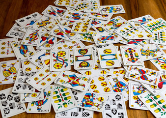 Obraz premium Jasskarten auf dem Tisch 