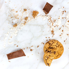 Process of making chocolate chips cookies, with flour and sugar