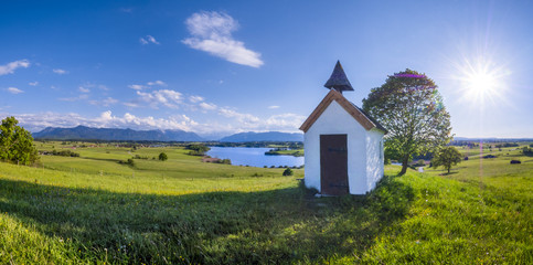 Mesnerhaus Chapel on Aidlinger Hoehe with Lake Riegsee, Upper Bavaria, Bavaria, Germany, Europe