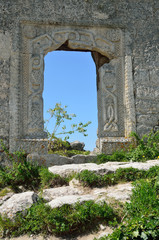 Руины цитадели Мангуп-Кале, восточный орнамент