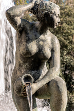 Estatua Mujer plaza de españa, madrid