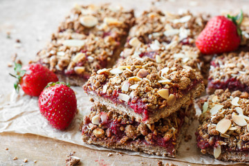 oat crumble bars with strawberries