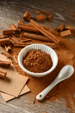 Cinnamon powder and sticks on the table