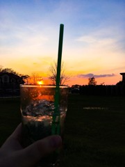 Obraz premium drink o zachód słońca i