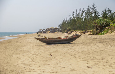 Obraz premium Tropical beach with palm tree's and golden sand in beautiful tropical Vietnam