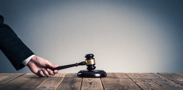 ハンマー,裁判