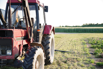 Traktor auf einem Feld