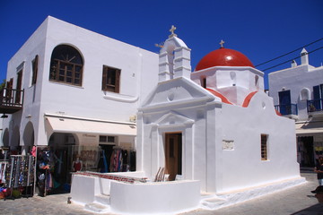 petite chapelle rouge et blanche