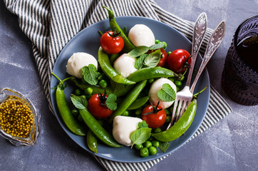 Raw vegetable salad