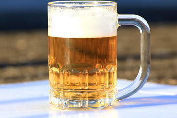 グラスジョッキに入った生ビール