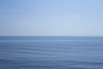 Fototapeta premium Blue sea waves and sky