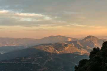 Obraz premium Panoramic view of mountain landscape on sunset. Last sun beams at the tops of the mountains near Monastery of Montserrat, Spain