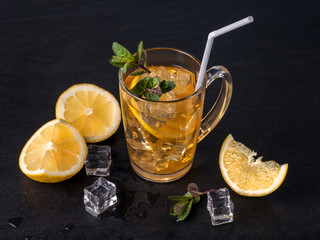 iced tea with lemon