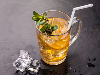 iced tea with lemon