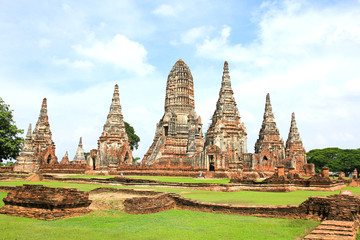 Fototapeta premium Wat Chaiwatthanaram is ancient buddhist temple, famous and major tourist attraction religious of Ayutthaya Historical Park in Phra Nakhon Si Ayutthaya Province, Thailand