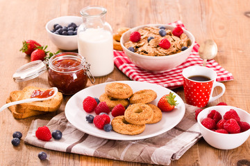 Breakfast with wholegrain cereals. 
