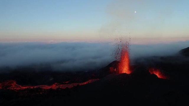 Eruption Piton de la fournaise 2016 sous la pleine lune 