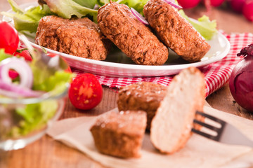 Meatballs with salad.