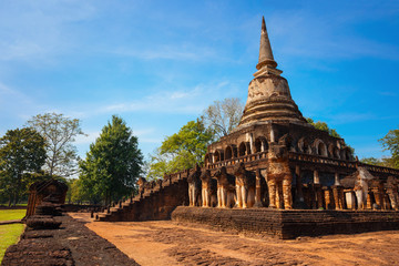 Obraz premium Wat Chang Lom Temple at Si Satchanalai Historical Park, a UNESCO world heritage site in Sukhothai, Thailand