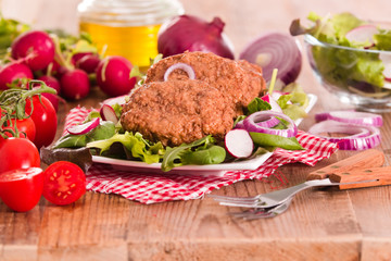 Meatballs with salad.