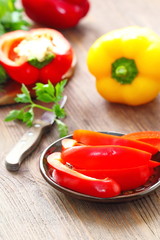 Cooking salad with sweet pepper