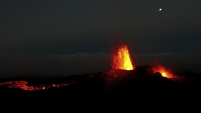 Eruption Piton de la fournaise 2016 sous la pleine lune 