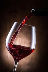 Fotobehang giet rode wijn © BRAD