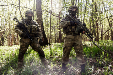 Two soldiers with machine guns