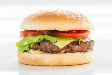 Classic burger, cheeseburger