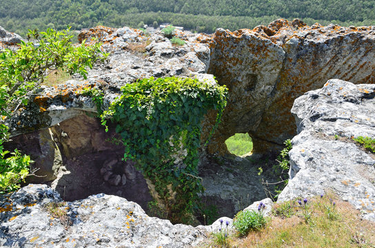 Крым, пещерный город Тепе-Кермен