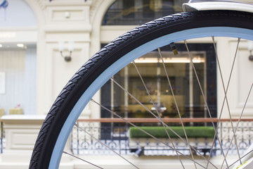 Naklejka premium Bicycle wheels in the background of the store