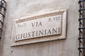 Tablice z nazwami ulic na budynkach, Rzym, Włochy