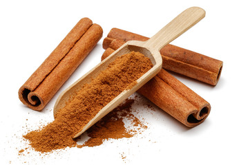 Cinnamon sticks and powder