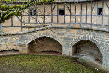 Fachwerk und Bogenkonstruktion in einer mittelalterlichen Bastion