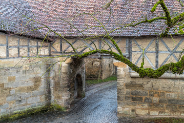Durchfahrt durch den Innenhof einer alten Bastei