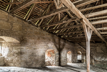 Dachkonstruktion in einer mittelalterlichen Befestigungsanlage