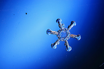 Obraz na płótnie Canvas Snowflakes on a blue background