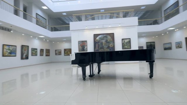 The steadicam shooting of the piano standing in the gallery. 4K.