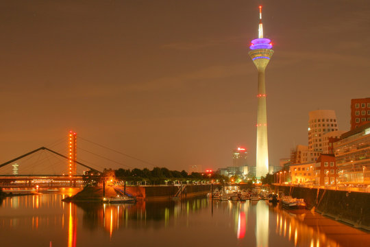 Medienhafen bei Nacht