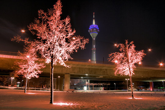 Rheinkniebr&uuml;cke im Winter
