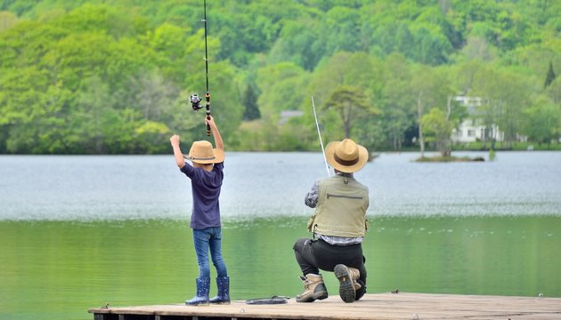 初夏の休日・フィッシングのファミリー 