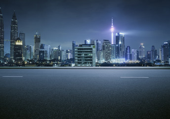 Obraz premium Side view asphalt road on snight scene near the modern city .