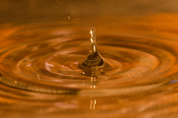 Orange light reflected in water A beautiful circle of sway
