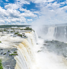 Iguazu Wasserfälle an der Grenze von Argentinien und Brasilien