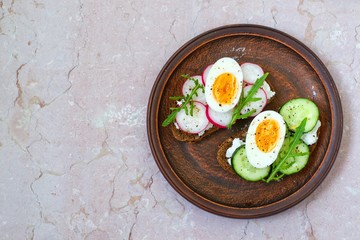 Bread with cucumber and radish