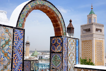 view over tunis and median to the mosque - obrazy, fototapety, plakaty