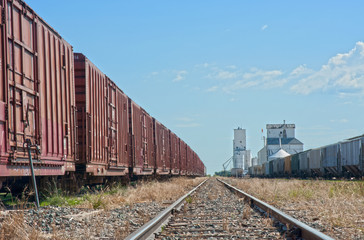 Obraz premium Railroad Tracks, Cars and Grain Elevator
