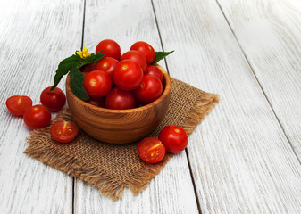 Bowl with fresh tomatoes